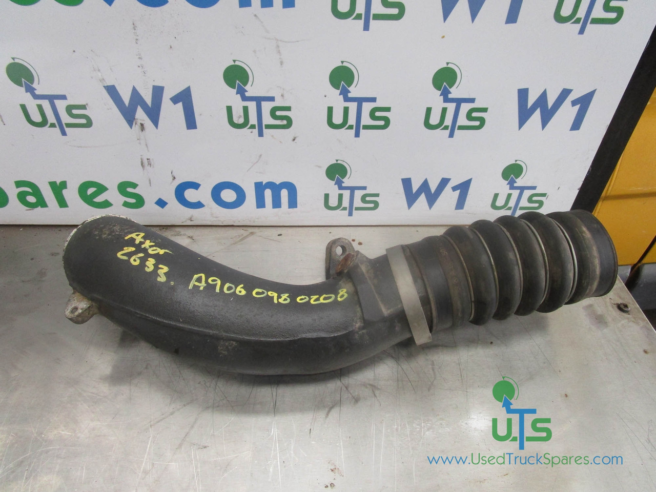 MERCEDES AXOR 2633 (OM926) INTERCOOLER PIPE P/NO A9060980208 - Двигател и части за Камион: снимка 1 MERCEDES AXOR 2633 (OM926) INTERCOOLER PIPE P/NO A9060980208 - Двигател и части за Камион: снимка 1
