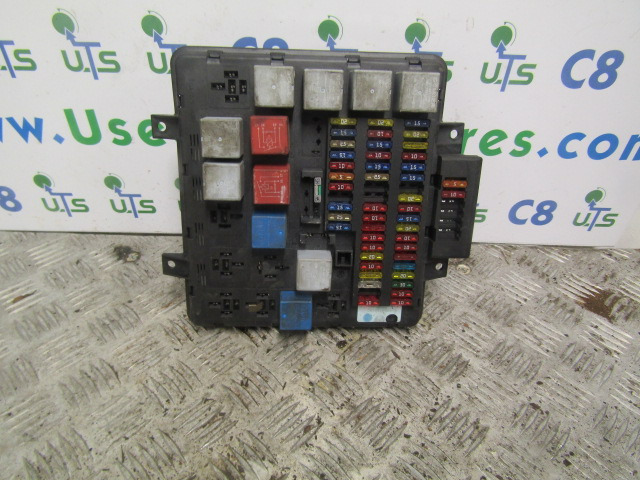 RENAULT MIDLUM DCI FUSE BAORD P/NO 5010516886/B - Електрическа система за Камион: снимка 1 RENAULT MIDLUM DCI FUSE BAORD P/NO 5010516886/B - Електрическа система за Камион: снимка 1