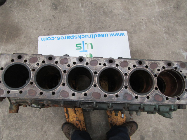 VOLVO FH13A ENGINE BLOCK ( NEEDS 1 LINER) - Двигател и части за Камион: снимка 1 VOLVO FH13A ENGINE BLOCK ( NEEDS 1 LINER) - Двигател и части за Камион: снимка 1
