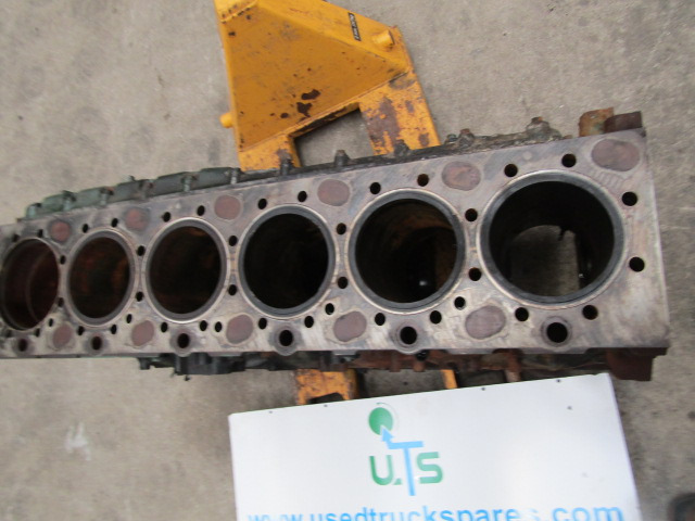 VOLVO FH13A ENGINE BLOCK ( NEEDS 1 LINER) - Двигател и части за Камион: снимка 2 VOLVO FH13A ENGINE BLOCK ( NEEDS 1 LINER) - Двигател и части за Камион: снимка 2
