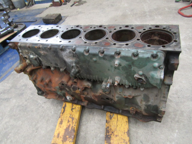 VOLVO FH13A ENGINE BLOCK ( NEEDS 1 LINER) - Двигател и части за Камион: снимка 5 VOLVO FH13A ENGINE BLOCK ( NEEDS 1 LINER) - Двигател и части за Камион: снимка 5
