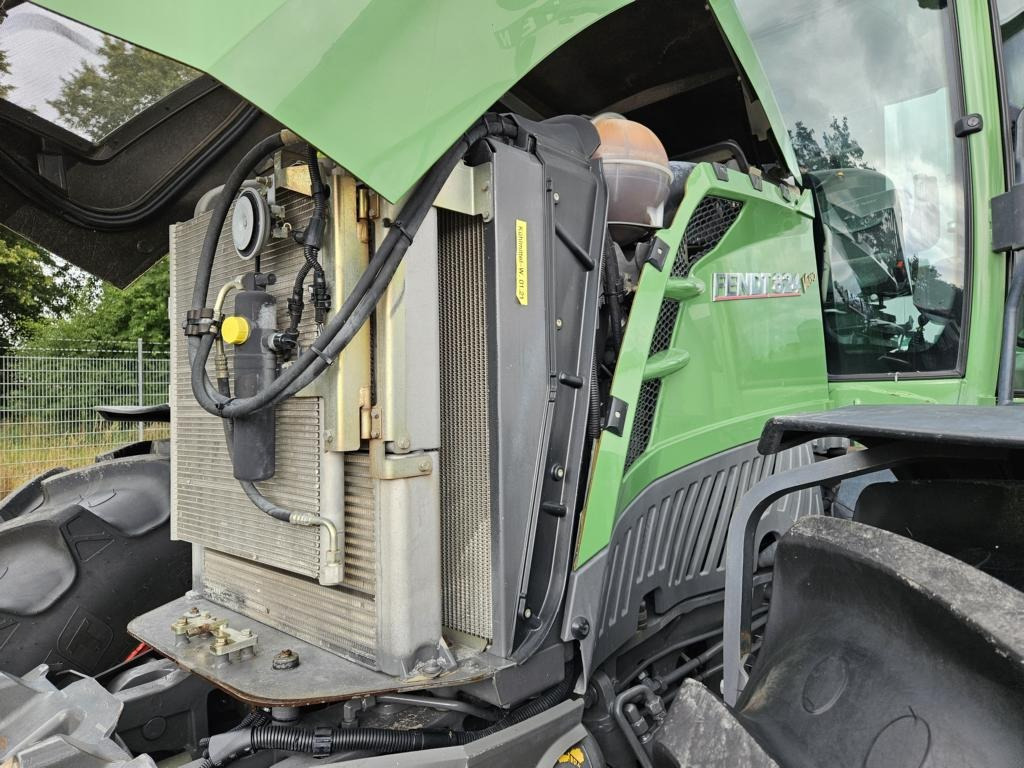 Fendt 824 Vario ProfiPlus - Трактор: снимка 4 Fendt 824 Vario ProfiPlus - Трактор: снимка 4