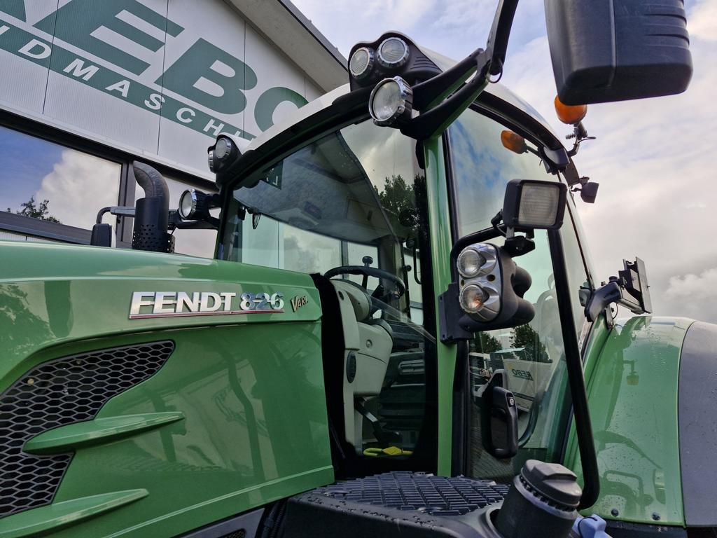 Fendt 826 VARIO PROFI PLUS - Трактор: снимка 4 Fendt 826 VARIO PROFI PLUS - Трактор: снимка 4
