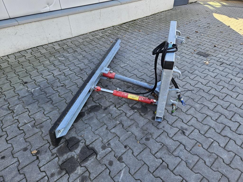 Fliegl Gummi-Schiebeschild - Челен товарач за трактор: снимка 4 Fliegl Gummi-Schiebeschild - Челен товарач за трактор: снимка 4