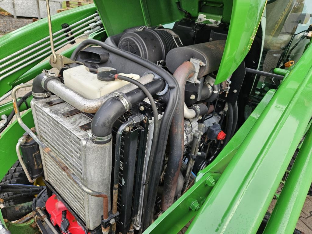 John Deere 4720 - Трактор за комунални дейности: снимка 5 John Deere 4720 - Трактор за комунални дейности: снимка 5