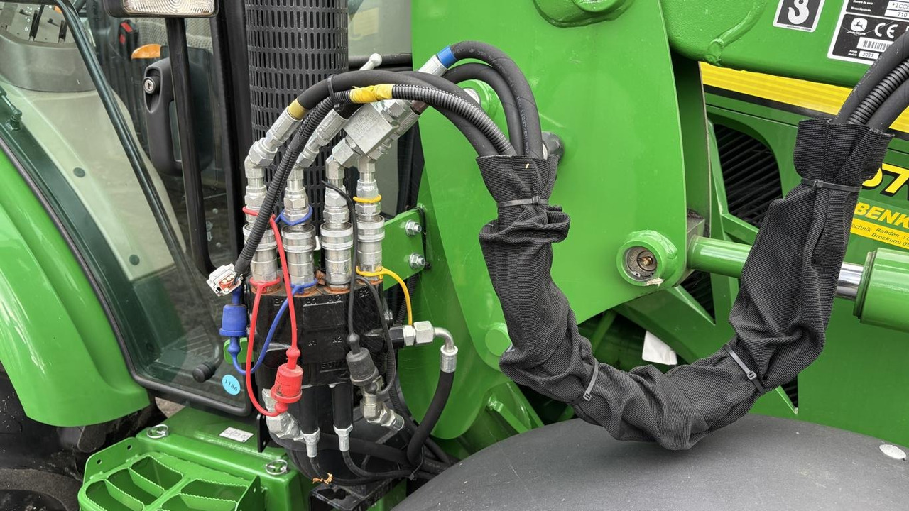 John Deere 5075E STUFE V - Трактор: снимка 4 John Deere 5075E STUFE V - Трактор: снимка 4