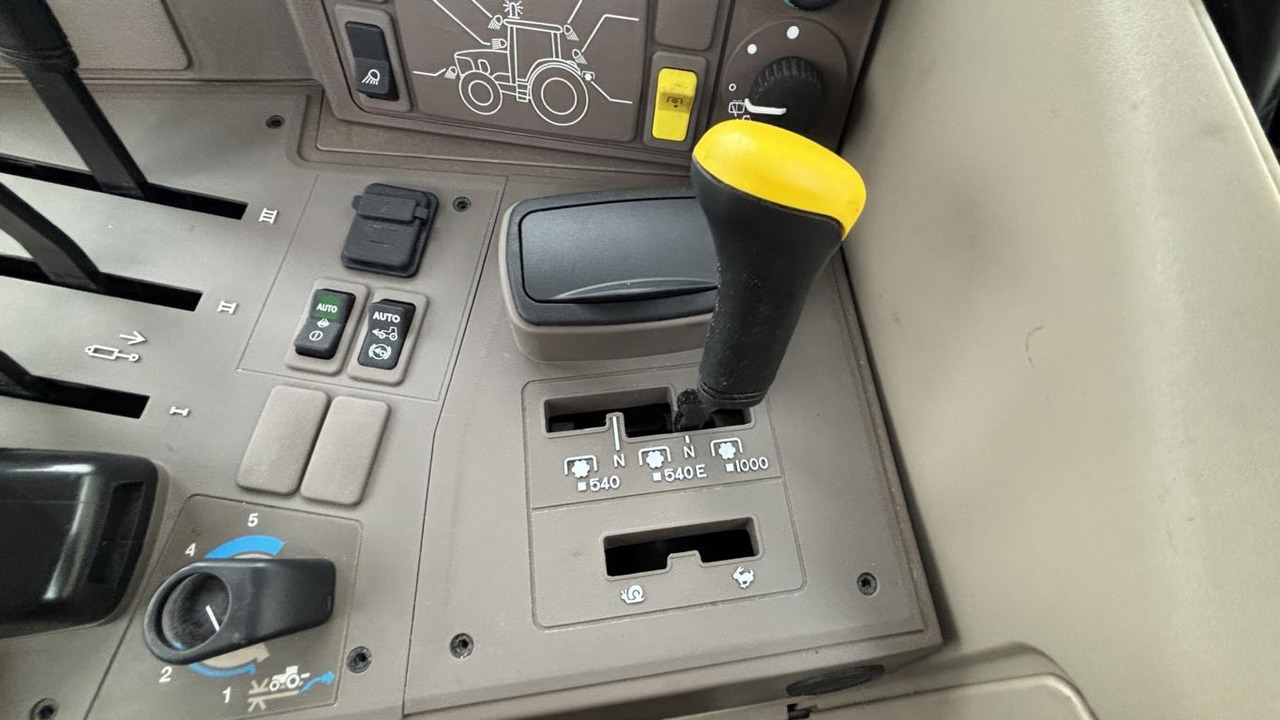 John Deere 6120M 4298L - Трактор за комунални дейности: снимка 4 John Deere 6120M 4298L - Трактор за комунални дейности: снимка 4