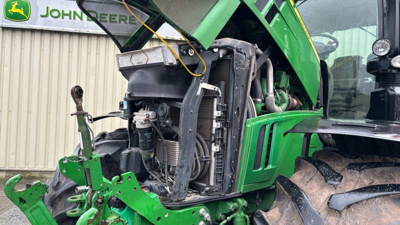 Трактор John Deere 6230 R: снимка 16