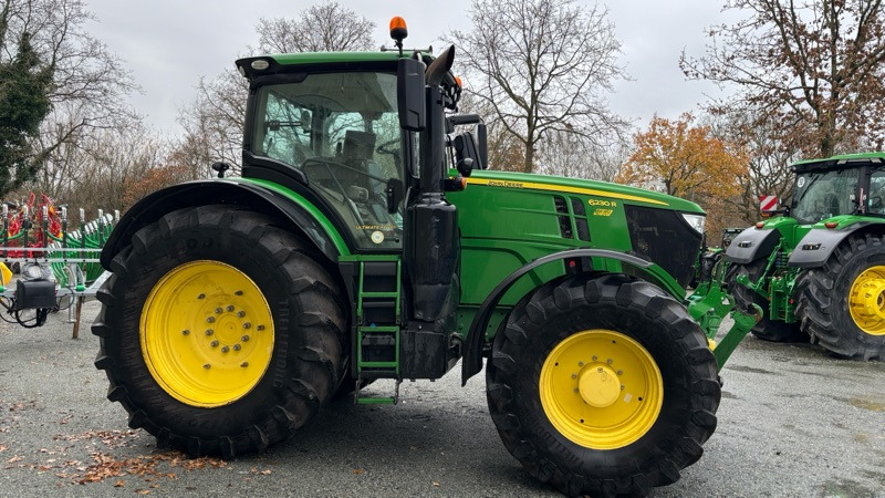 Трактор John Deere 6230 R: снимка 28