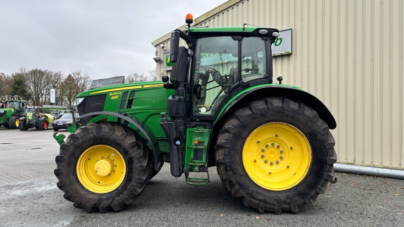 Трактор John Deere 6230 R: снимка 29