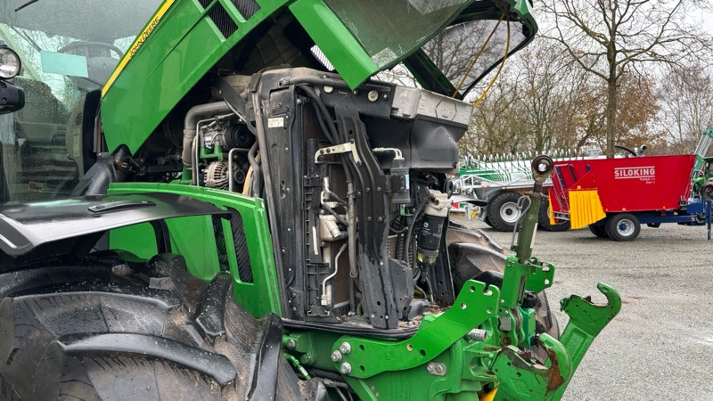 Трактор John Deere 6230 R: снимка 14