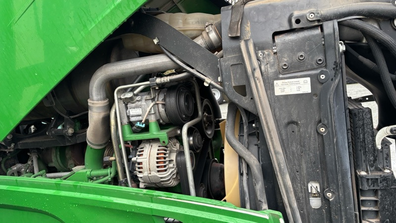 Трактор John Deere 6230 R: снимка 13