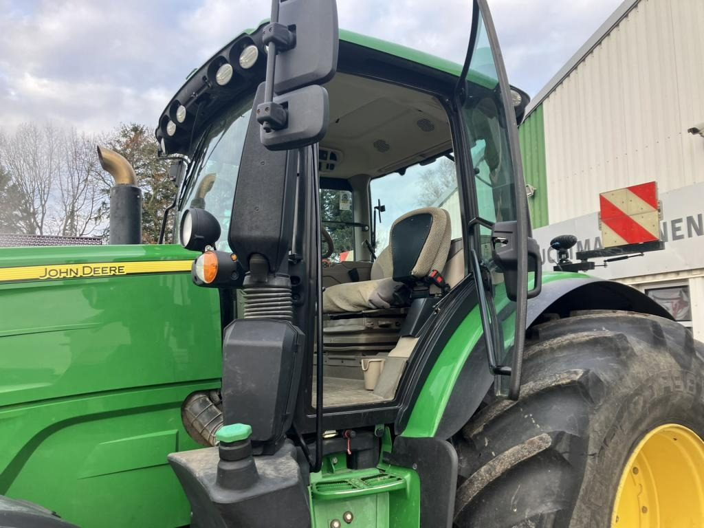 Трактор John Deere 6250R: снимка 20
