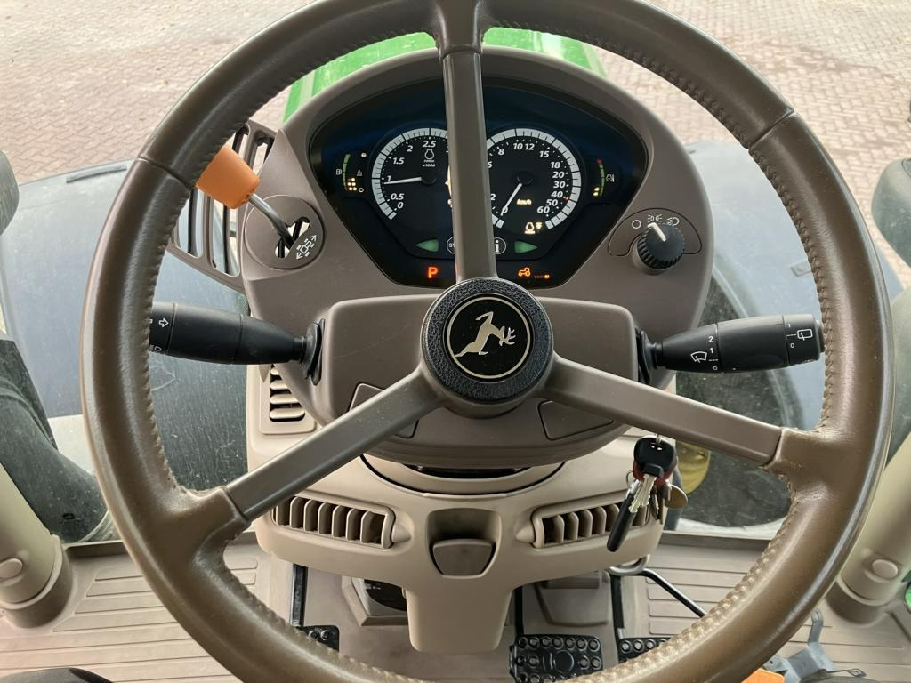 Трактор John Deere 6250R: снимка 11