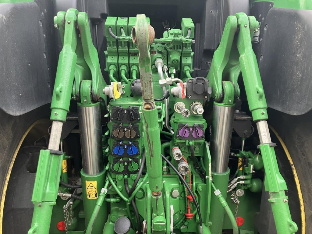 Трактор John Deere 6250R: снимка 24