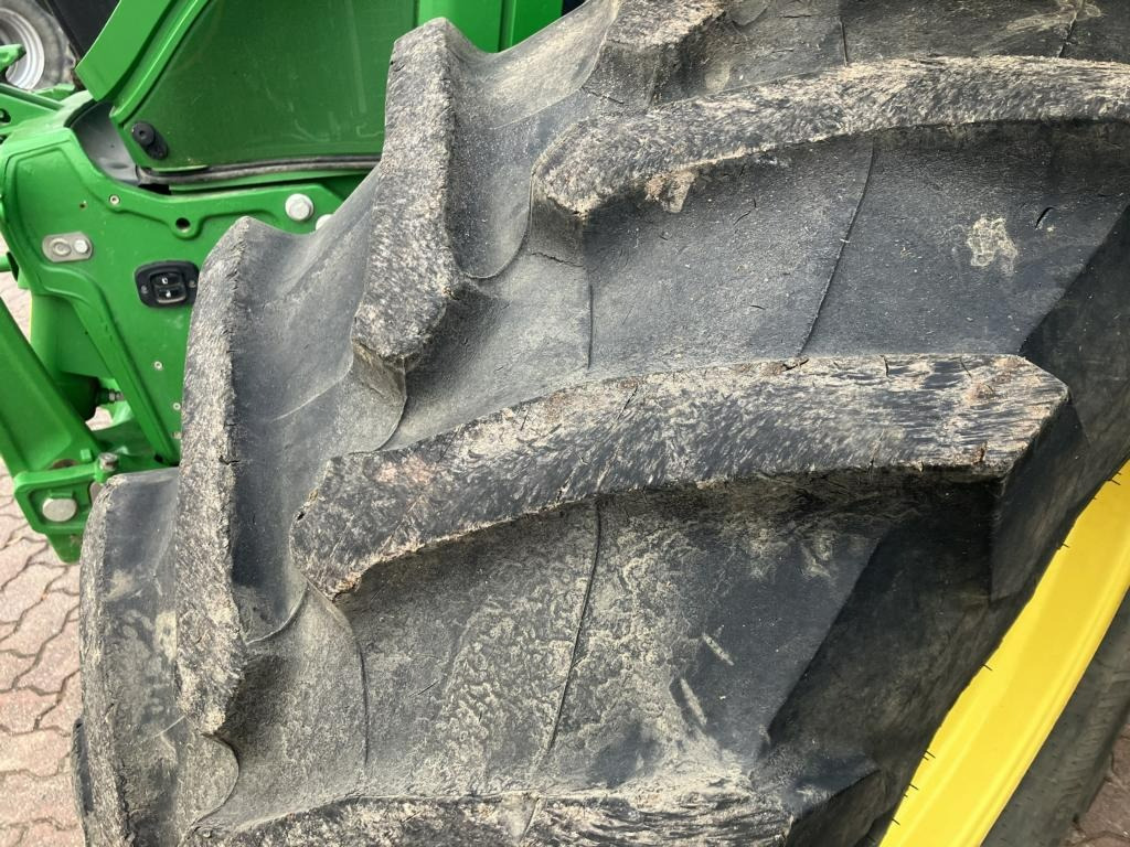 Трактор John Deere 6250R: снимка 7