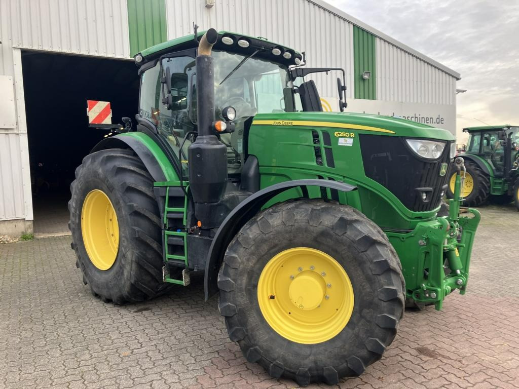 Трактор John Deere 6250R: снимка 28
