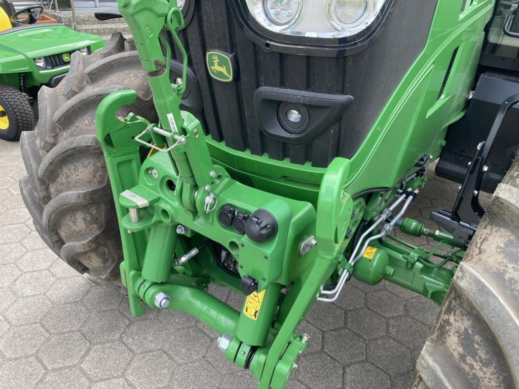 Нови Трактор John Deere 6R140: снимка 21