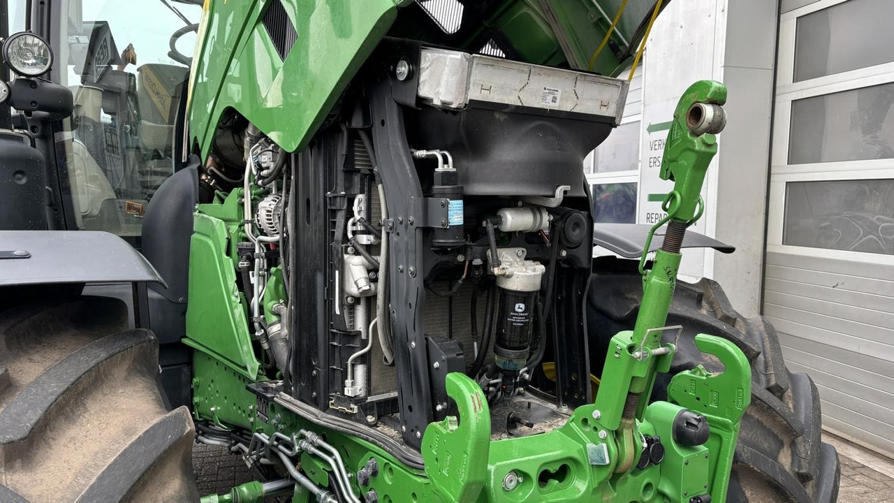 John Deere 6R215 - Трактор: снимка 2 John Deere 6R215 - Трактор: снимка 2