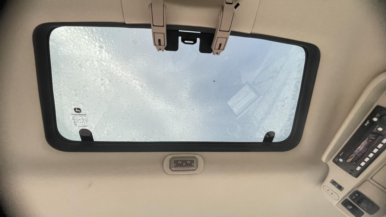 John Deere 6R215 - Трактор: снимка 4 John Deere 6R215 - Трактор: снимка 4