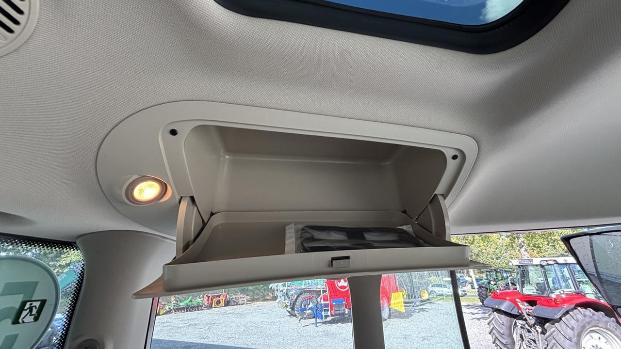 John Deere 6R215 - Трактор: снимка 2 John Deere 6R215 - Трактор: снимка 2