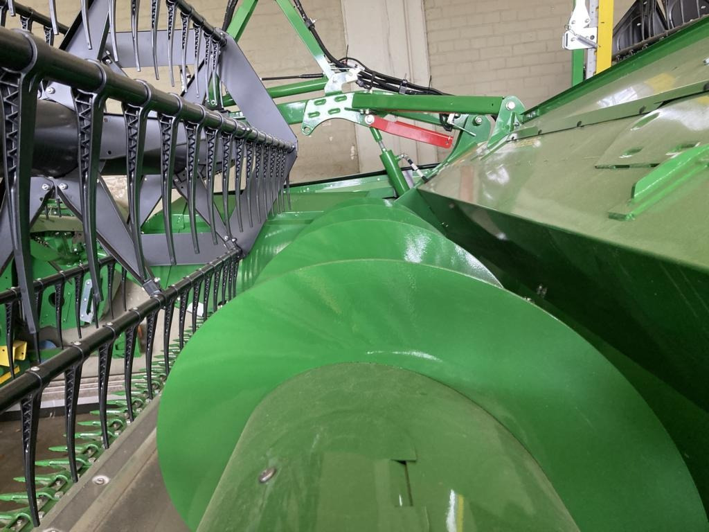 John Deere 722X - Зърнокомбайн: снимка 3 John Deere 722X - Зърнокомбайн: снимка 3