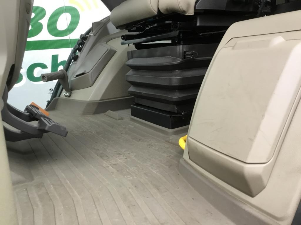 Трактор John Deere 7R330: снимка 21
