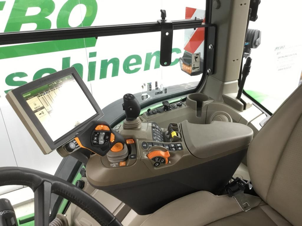 Трактор John Deere 7R330: снимка 19
