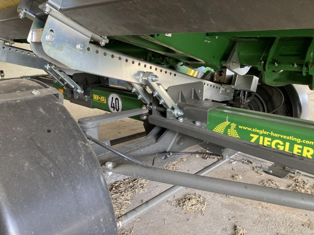 John Deere HD35X MY24 - Зърнокомбайн: снимка 4 John Deere HD35X MY24 - Зърнокомбайн: снимка 4