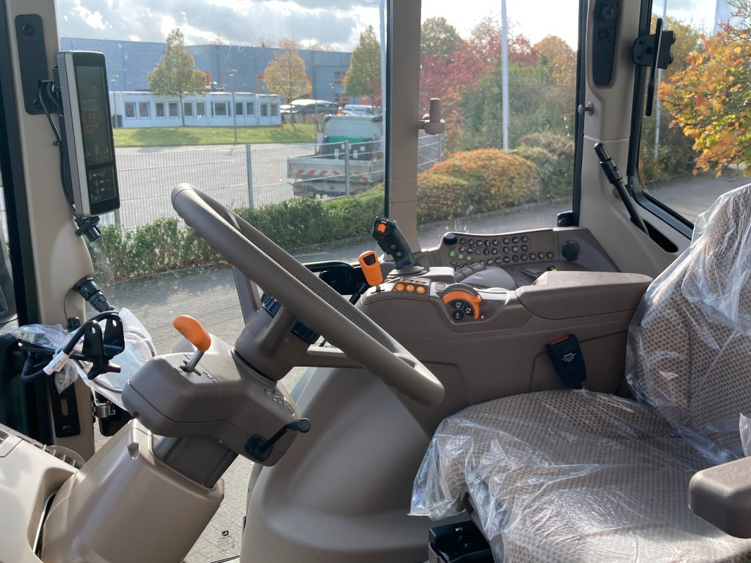 John Deere TRAKTOR 6120M MIT KABINE - Трактор: снимка 4 John Deere TRAKTOR 6120M MIT KABINE - Трактор: снимка 4