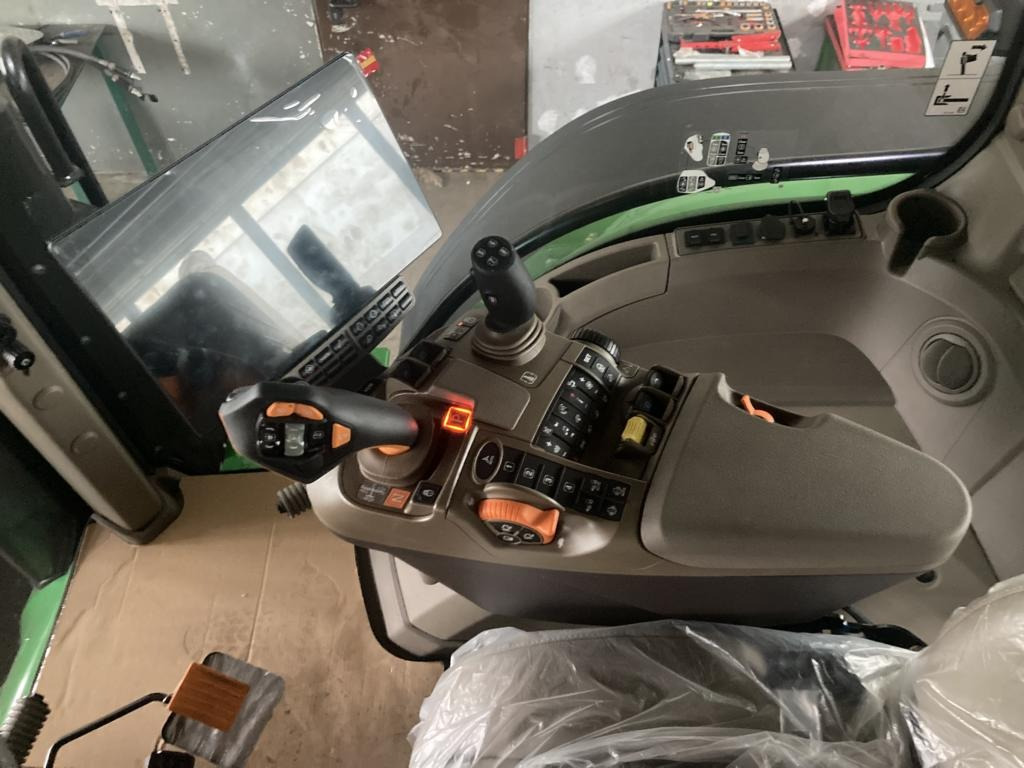 John Deere TRAKTOR 8R370 - Трактор: снимка 5 John Deere TRAKTOR 8R370 - Трактор: снимка 5