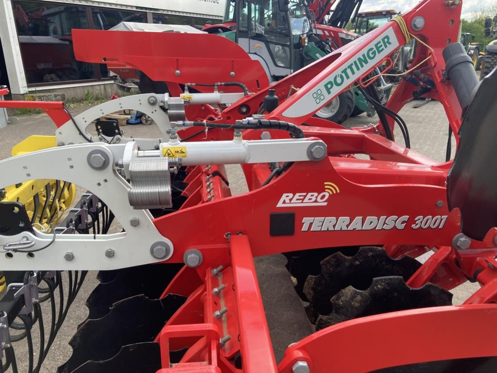 Pöttinger TERRADISC 3001 - Дискова брана: снимка 2 Pöttinger TERRADISC 3001 - Дискова брана: снимка 2