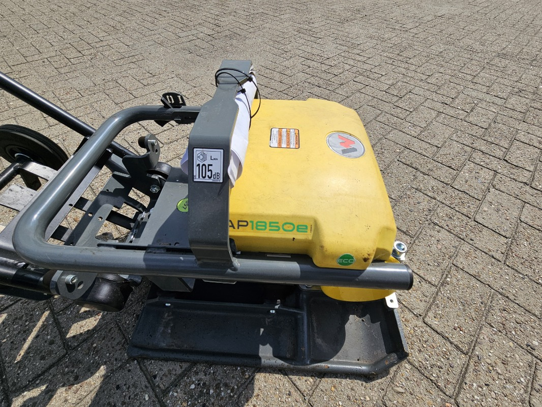 Wacker AP 1850E - Виброплоча: снимка 4 Wacker AP 1850E - Виброплоча: снимка 4