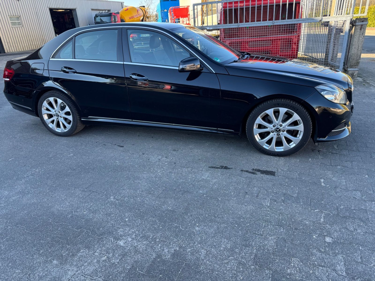 Mercedes-Benz E 350 BlueTec 4Matic Leder/Camera /AHK / Keyless - Лек автомобил: снимка 3 Mercedes-Benz E 350 BlueTec 4Matic Leder/Camera /AHK / Keyless - Лек автомобил: снимка 3