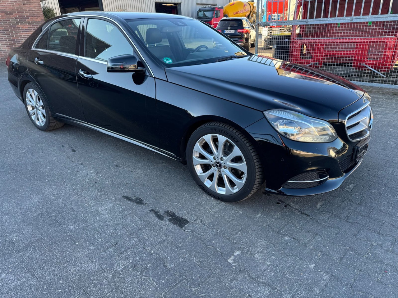 Mercedes-Benz E 350 BlueTec 4Matic Leder/Camera /AHK / Keyless - Лек автомобил: снимка 1 Mercedes-Benz E 350 BlueTec 4Matic Leder/Camera /AHK / Keyless - Лек автомобил: снимка 1