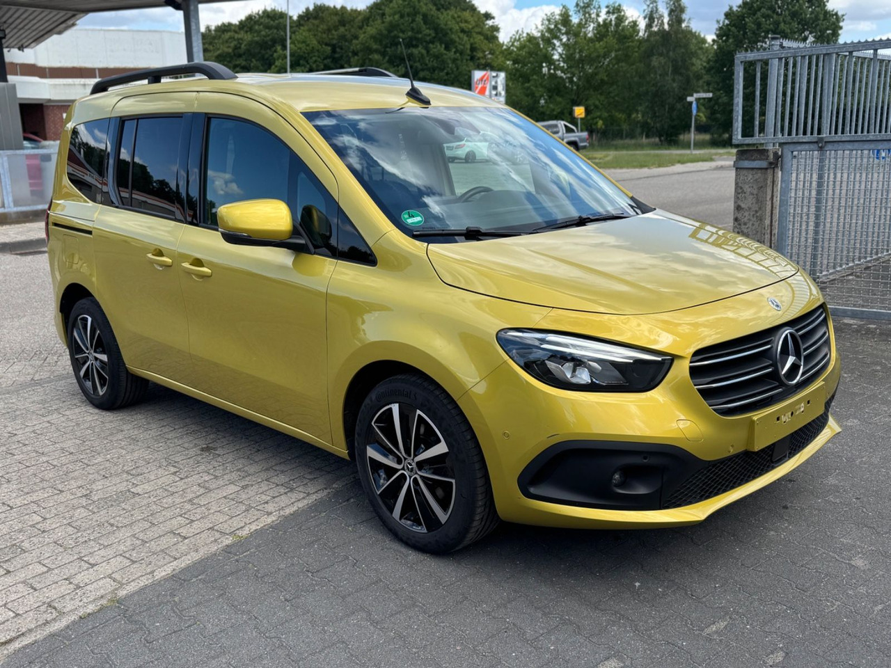 Mercedes-Benz T -Klasse 180 d Edition Navi / AUT / Camera/ - Пътнически бус: снимка 2 Mercedes-Benz T -Klasse 180 d Edition Navi / AUT / Camera/ - Пътнически бус: снимка 2