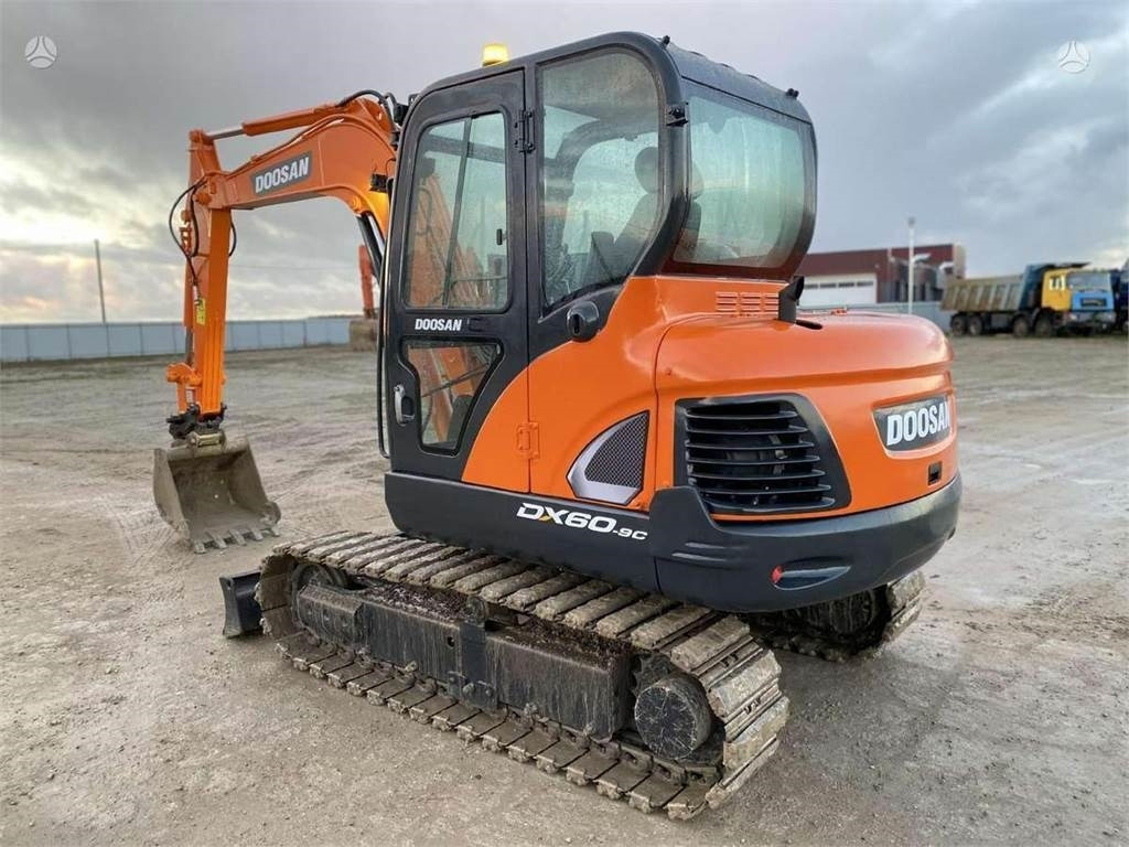 Doosan DX 60 C - Мини багер: снимка 3 Doosan DX 60 C - Мини багер: снимка 3