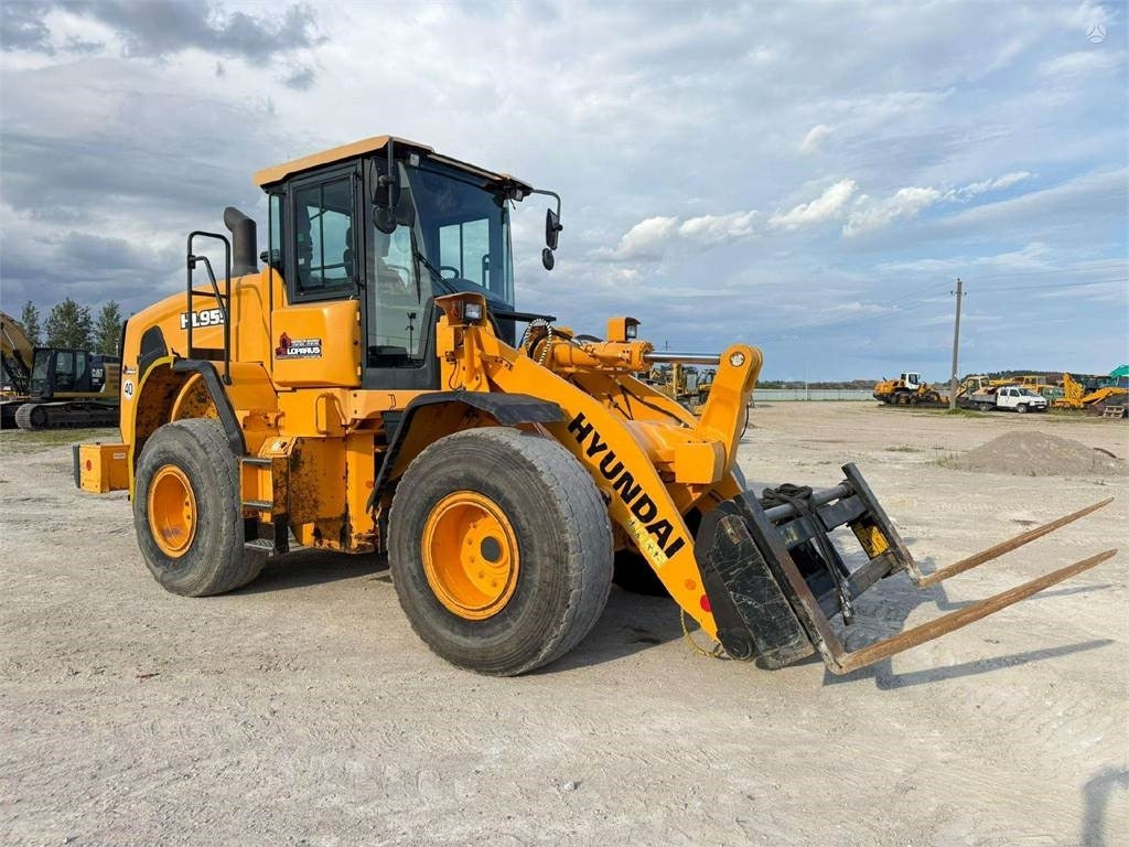 Hyundai HL 955 - Колесен товарач: снимка 1 Hyundai HL 955 - Колесен товарач: снимка 1