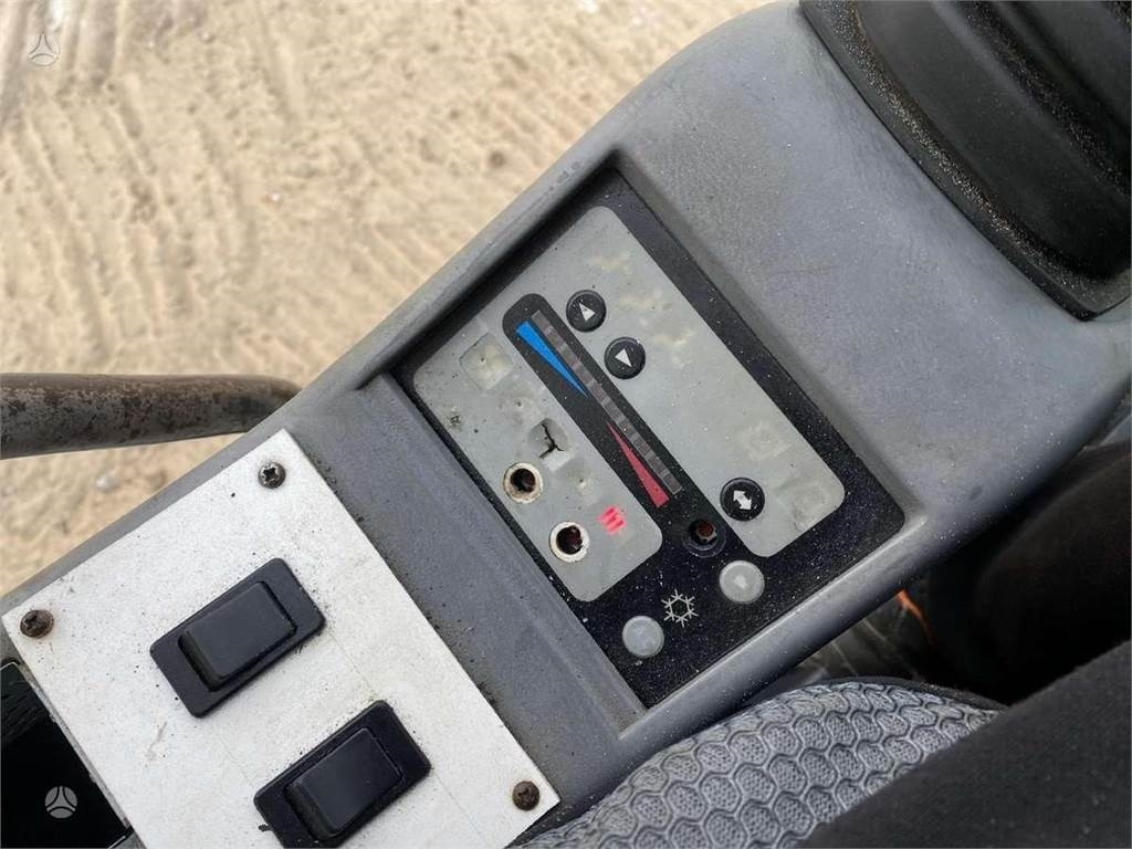 Верижен багер Kobelco SK-200 LC Mark V: снимка 21 Верижен багер Kobelco SK-200 LC Mark V: снимка 21