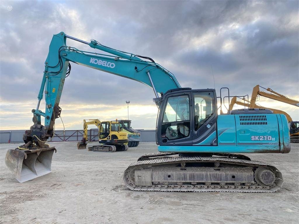 Kobelco SK 210 LC-9 - Верижен багер: снимка 2 Kobelco SK 210 LC-9 - Верижен багер: снимка 2