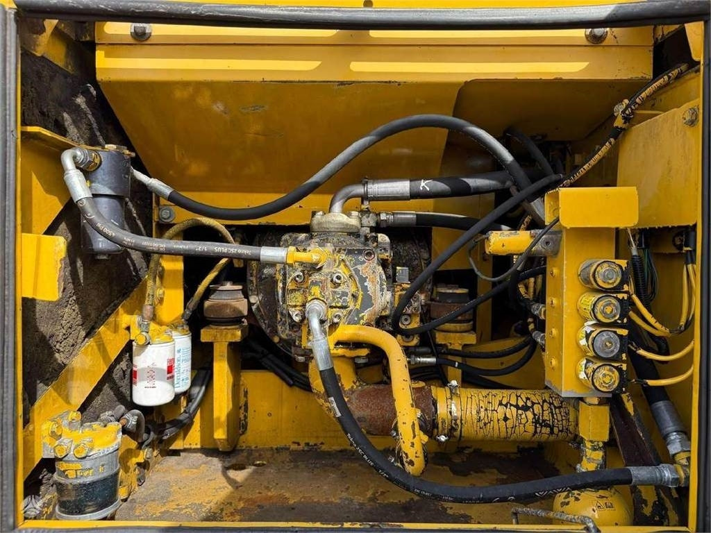 Верижен багер Komatsu PC 180 LC-6K: снимка 10