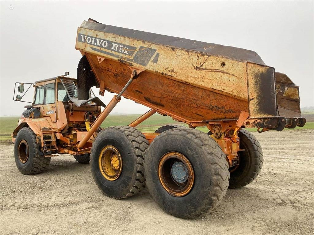 Volvo A25C , Nr.1 - Съчленен самосвал: снимка 4 Volvo A25C , Nr.1 - Съчленен самосвал: снимка 4