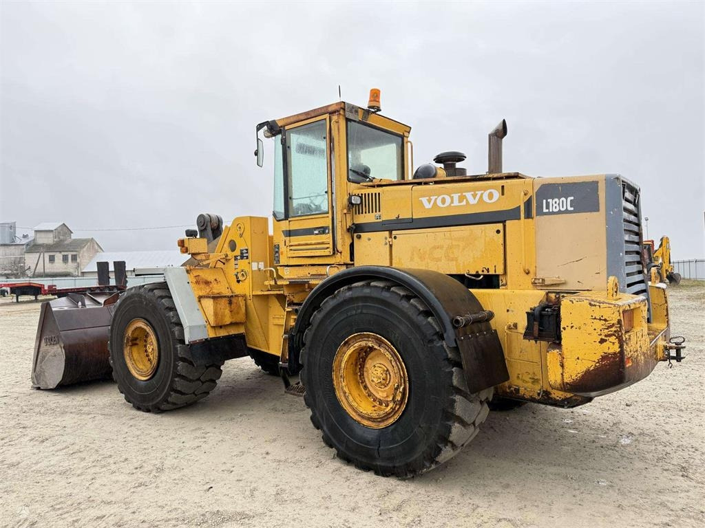 Volvo L180C quick coupler - Колесен товарач: снимка 3 Volvo L180C quick coupler - Колесен товарач: снимка 3