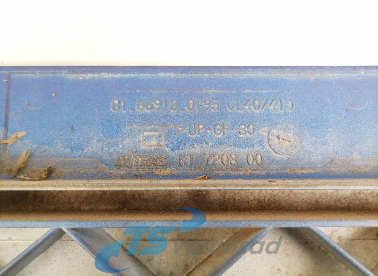 MAN Cab side door 81669120195 - Универсална част за Камион: снимка 2 MAN Cab side door 81669120195 - Универсална част за Камион: снимка 2