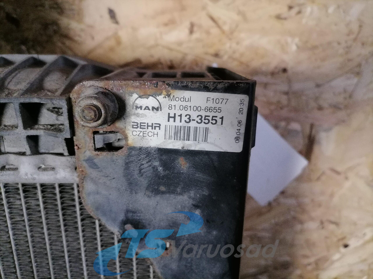 MAN Cooling radiator 81061016477 - Радиатор за Камион: снимка 3 MAN Cooling radiator 81061016477 - Радиатор за Камион: снимка 3