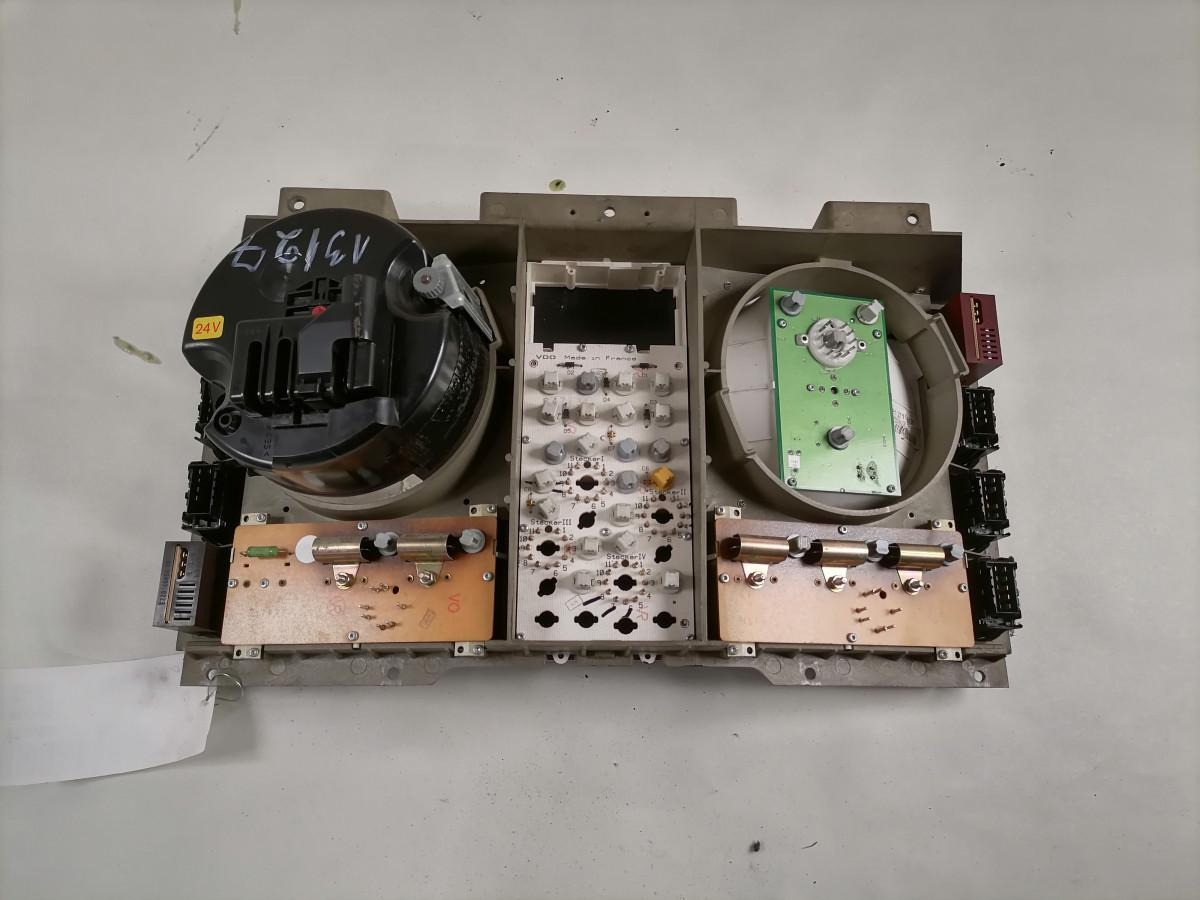 MAN Dashboard 81272026080 - Табло за Камион: снимка 4 MAN Dashboard 81272026080 - Табло за Камион: снимка 4