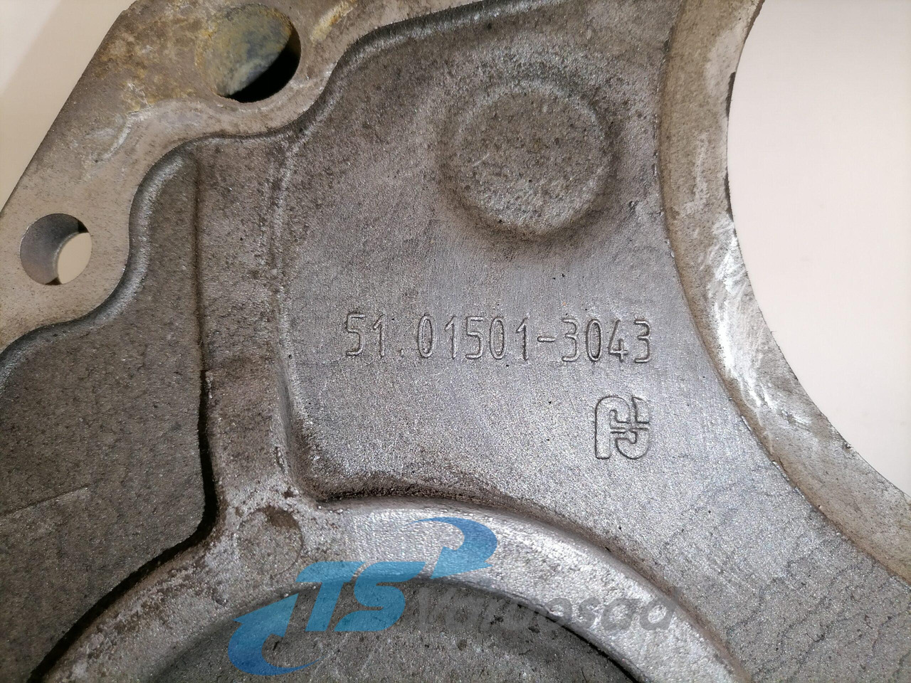 MAN Engine front cover 51015013043 - Двигател и части за Камион: снимка 2 MAN Engine front cover 51015013043 - Двигател и части за Камион: снимка 2