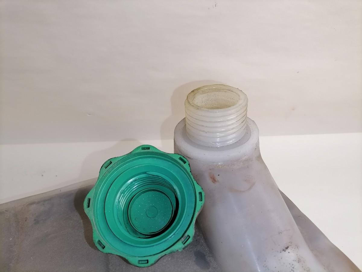 MAN Expansion tank 81061026203 - Универсална част за Камион: снимка 4 MAN Expansion tank 81061026203 - Универсална част за Камион: снимка 4