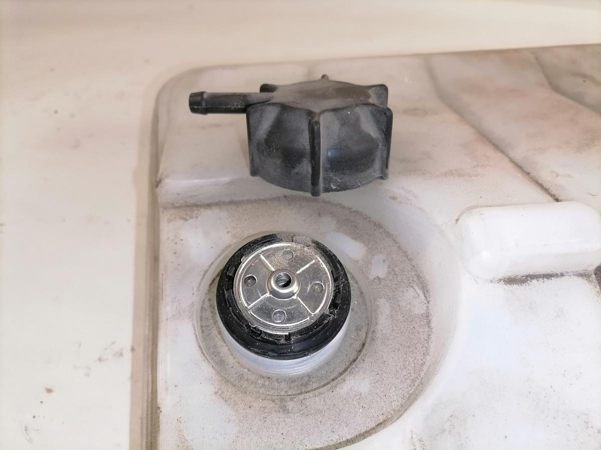MAN Expansion tank 81061026203 - Универсална част за Камион: снимка 5 MAN Expansion tank 81061026203 - Универсална част за Камион: снимка 5