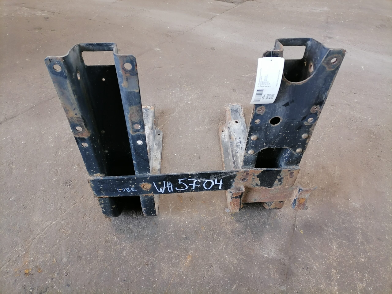 MAN Fuel tank bracket 81418015492 - Резервоар за гориво за Камион: снимка 3 MAN Fuel tank bracket 81418015492 - Резервоар за гориво за Камион: снимка 3